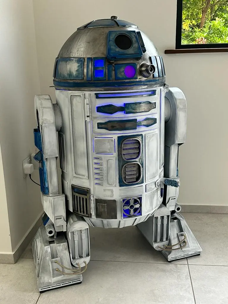 R2-D2 Drinks Droid